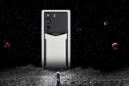 Blockchain Battle: Can Vertu's Web3 Phone Beat Solana Saga?