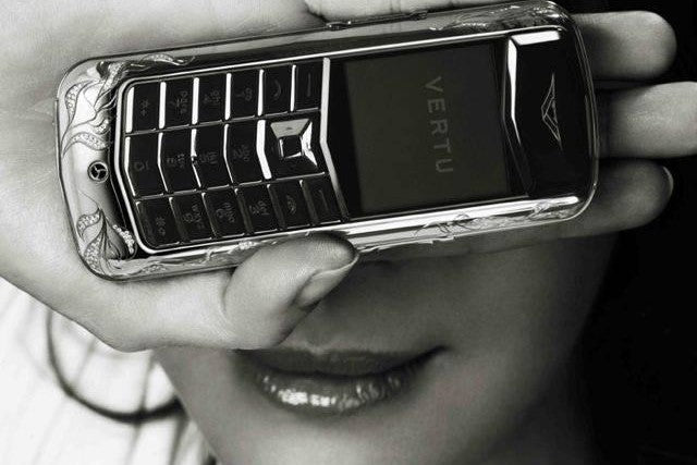 Michelle Yeoh's Radiance: A Glamorous Affair with VERTU Luxury